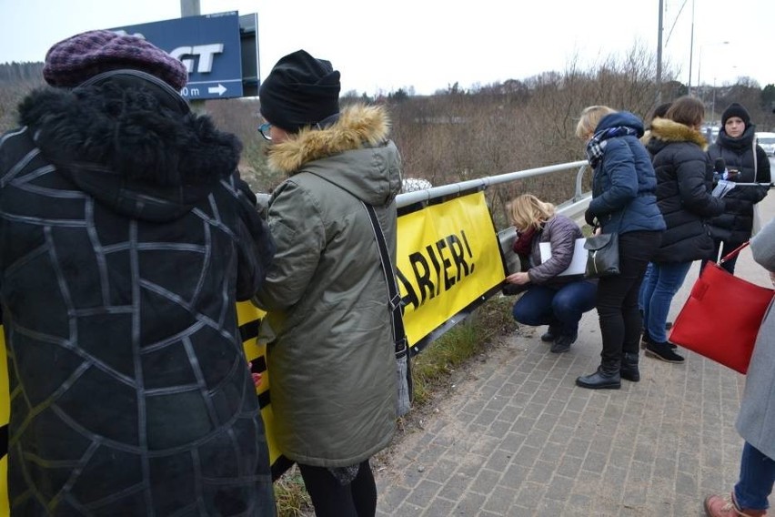 Mieszkańcy Straszyna walczą o bezpieczeństwo przy ulicy Starogardzkiej [ZDJĘCIA, WIDEO]