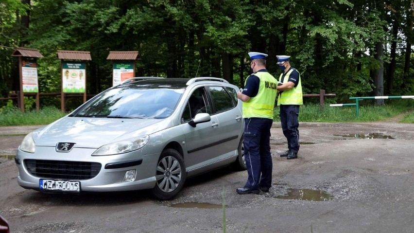 Policjanci sprawdzali prędkość z wykorzystaniem mobilnego...