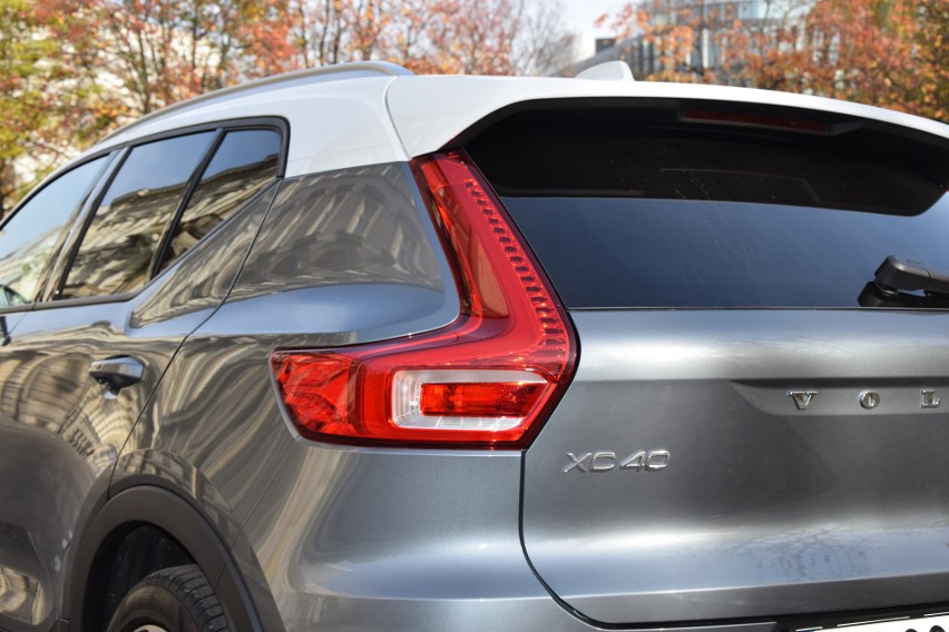 Volvo XC40...