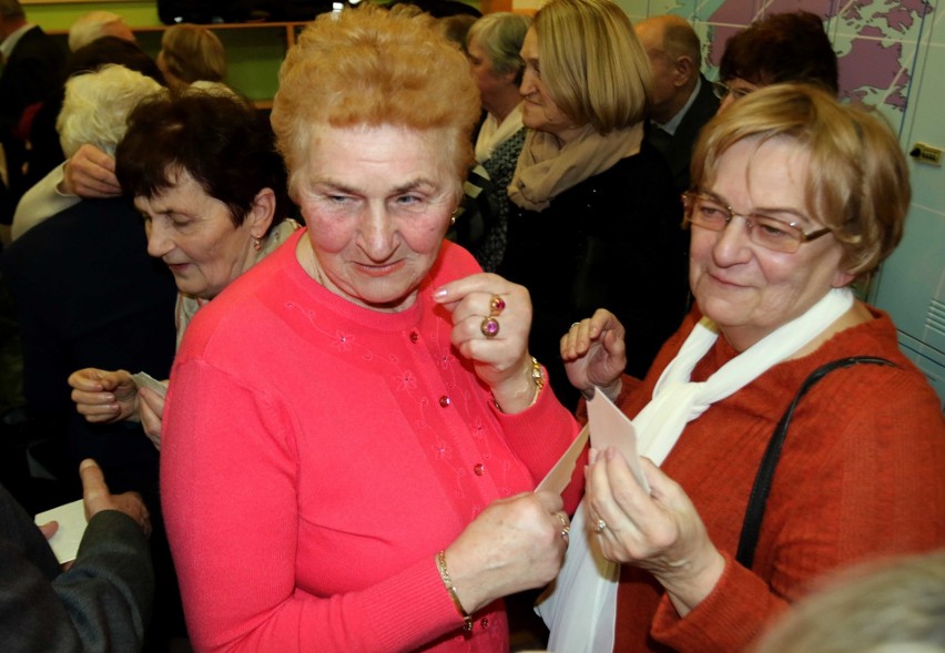 Mieszkańcy Falkowej przełamali się opłatkiem. Z życzeniami przyszli posłowie i prezydent miasta [ZDJĘCIA]