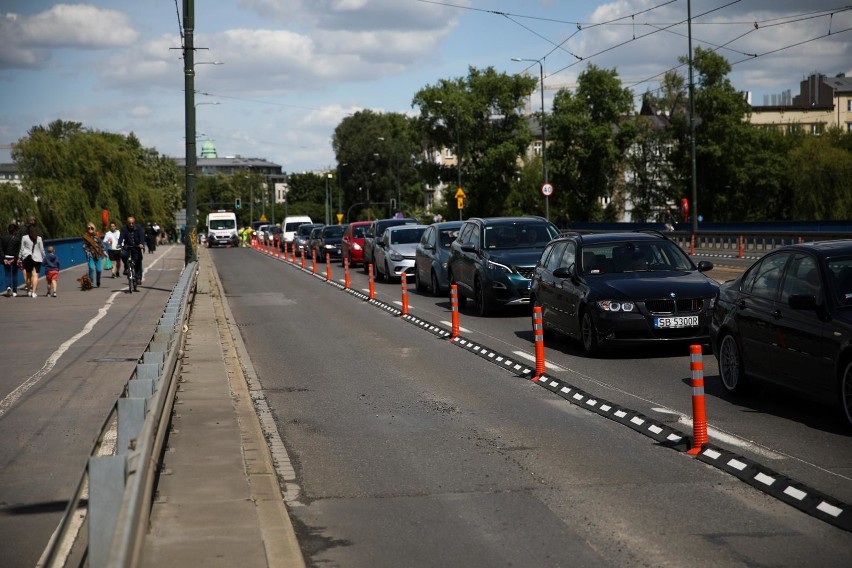 Kraków. Mieszkańcy na rowery - to plan urzędu na uniknięcie komunikacyjnego paraliżu. Radni apelują o wycofanie się z takich eksperymentów