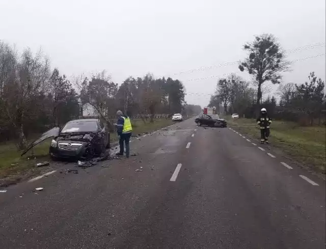 DK 61. Rydzewo: Zderzenie trzech samochodów. Dwie osoby w szpitalu