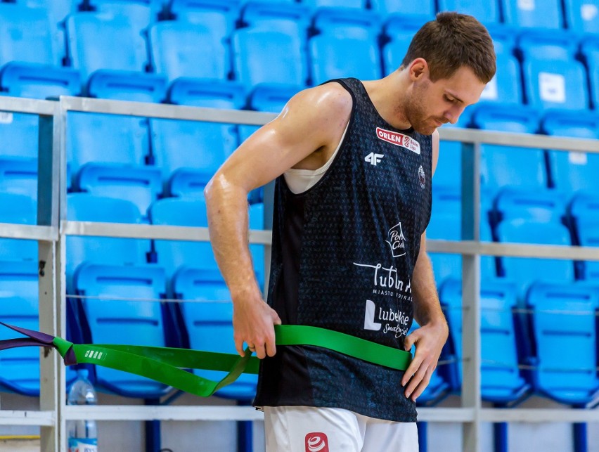 Koszykarze Startu Lublin trenują na razie bez trenera. Ale jest już nowy center