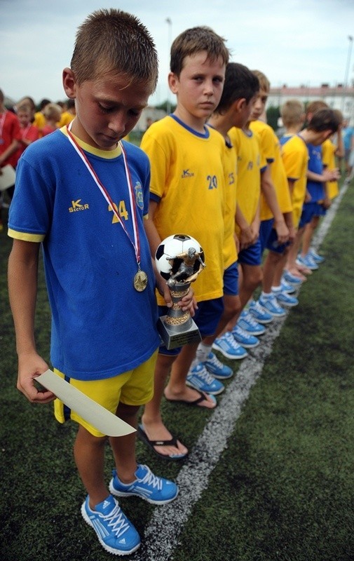 Na zdjęciu drużyna z Mościsk, która wygrała kategorię szkół...