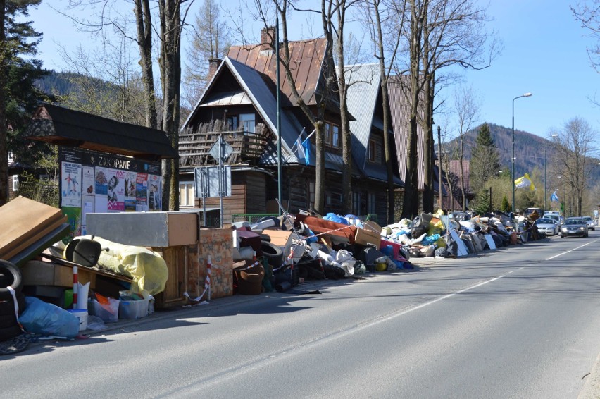 Zakopane zatonęło w śmieciach. Niedługo graty przysłonią widok na Giewont [ZDJĘCIA]