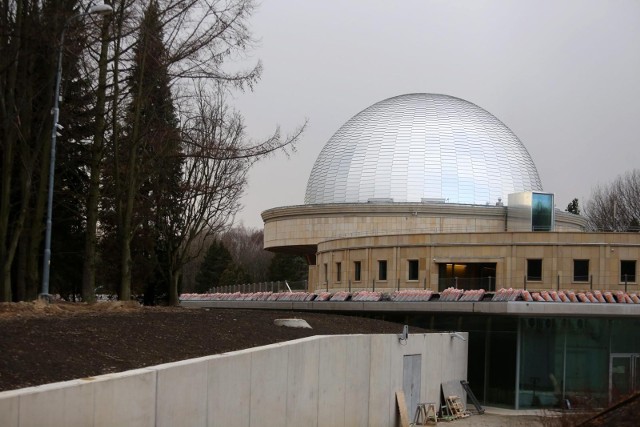 W budynku Planetarium trwają odbiory i instalacja nowego wyposażenia. Zobacz kolejne zdjęcia. Przesuwaj zdjęcia w prawo - naciśnij strzałkę lub przycisk NASTĘPNE