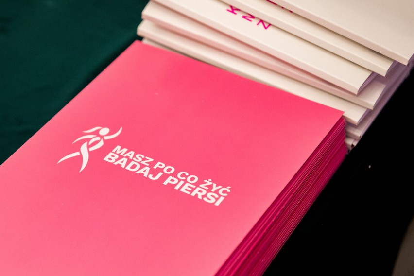Kolacja pokoleniowa Ery Nowych Kobiet w Białymstoku. Uczestniczki rozmawiały o profilaktyce raka piersi (ZDJĘCIA)