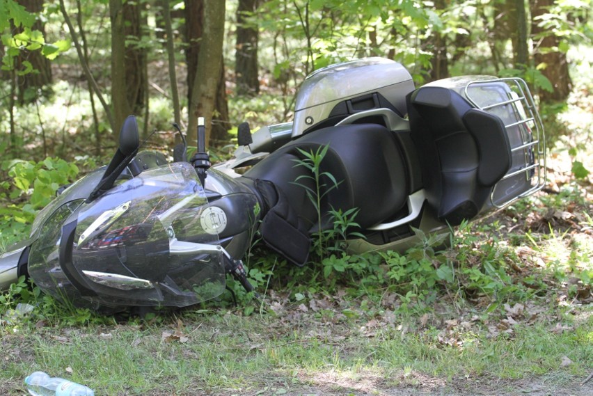 Wypadek w Furmanach - ranne dwie osoby jadące motocyklem (ZDJĘCIA) 