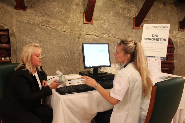 Bezpłatną spirometrię zainaugurowano pod ziemią, w komorze Warszawa