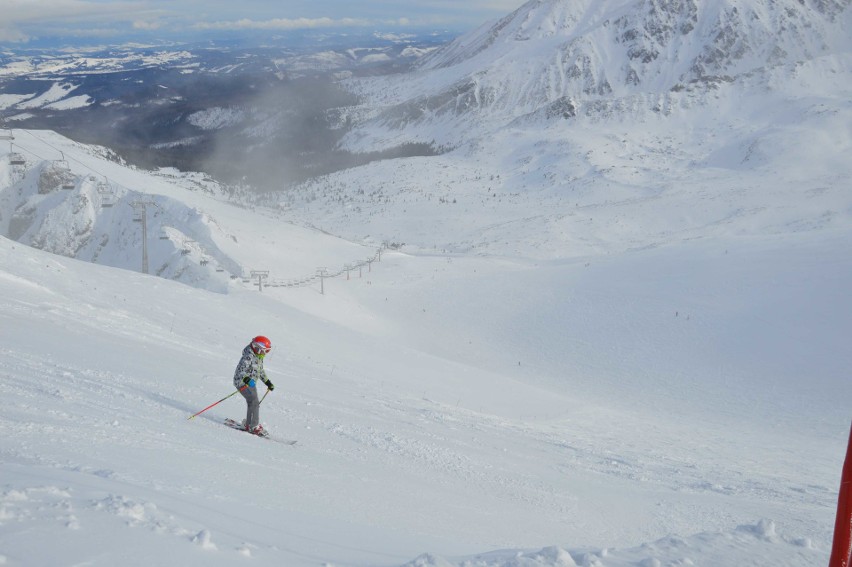 Tatry. Kasprowy Wierch oblężony przez narciarzy i turystów [ZDJĘCIA]