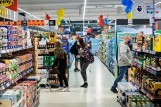 Bunt w handlu. Pracownicy Biedronki, Carrefoura i Kauflandu żądają dodatków covidowych. Ile na miesiąc?