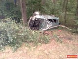 Ogrodzieniec. Poważny wypadek na ul. Olkuskiej. Samochód wypadł z jezdni i uderzył w przydrożne drzewa