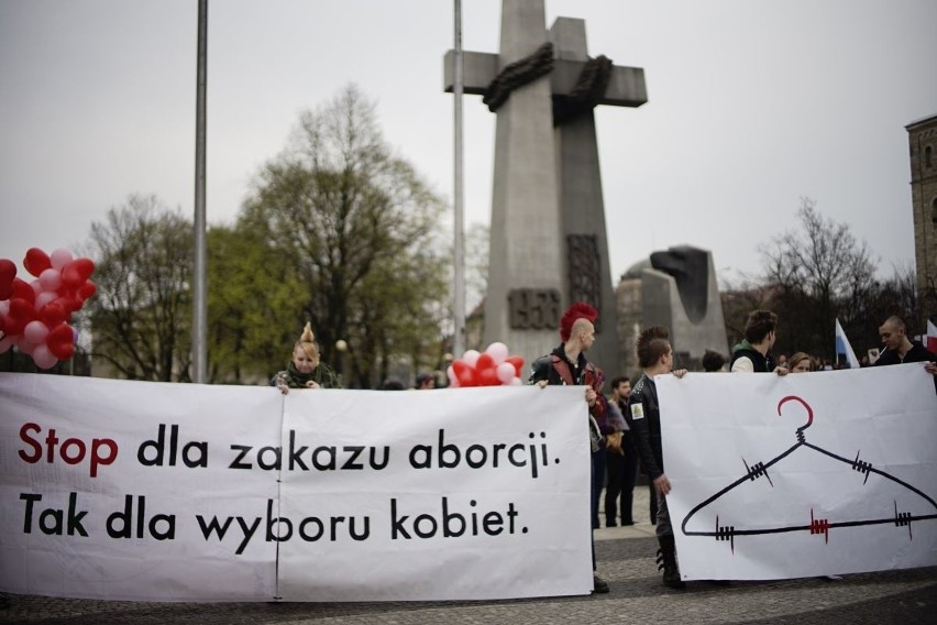 Manifestacja na placu Mickiewicza: "Stop dla zakazu aborcji....