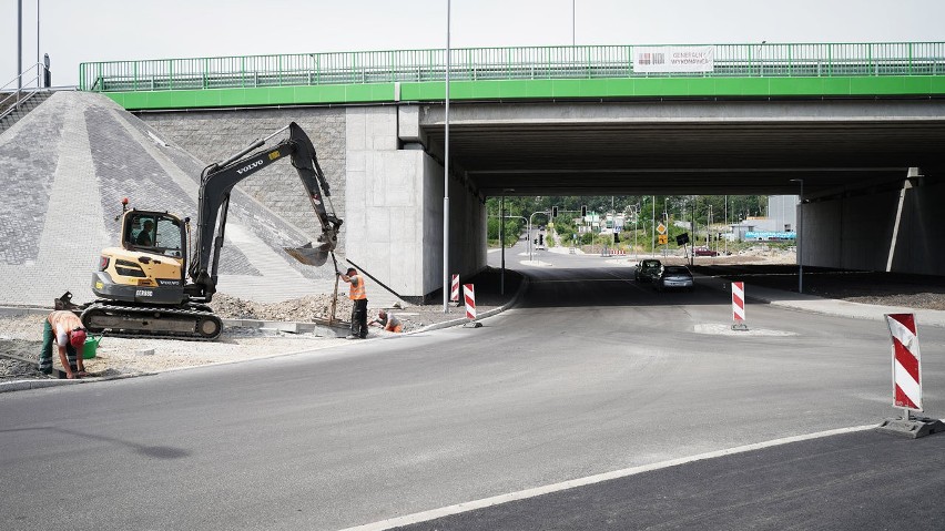 Zobacz kolejne zdjęcia. Przesuwaj zdjęcia w prawo - naciśnij...