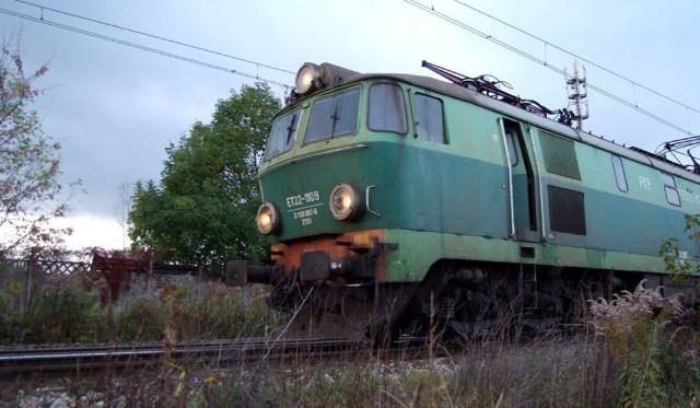 11 października 1960 r. "Głos Wielkopolski" opisał, jak dwaj chłopcy z Gostkowa (powiat gostyński) uratowali pasażerów pociągu, który miał wkrótce nadjechać, powiadamiając na najbliższej stacji o zauważonej wyrwie.