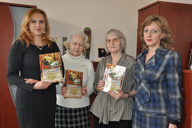 Ścisły komitet wydawniczy księgi (od prawej): dyrektor Beata Salata, Krystyna Okoń, Barbara Sobczaj i Joanna Wołczyńska