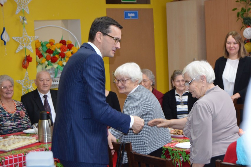 Ostrołęka. Premier Mateusz Morawiecki spotkał się z seniorami [ZDJĘCIA, WIDEO]