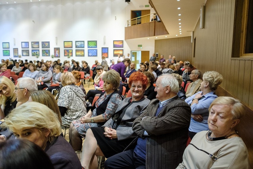 Tarnów. Dzień Pracownika Socjalnego. Wręczono odznaczenia Prezydenta RP [ZDJĘCIA]  