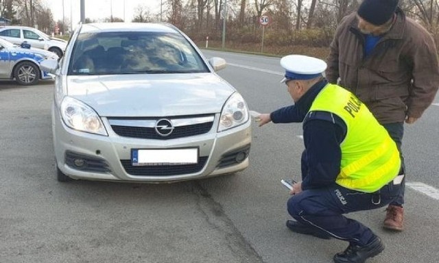 Policja zachęca do sprawdzenia świateł w swoim samochodzie