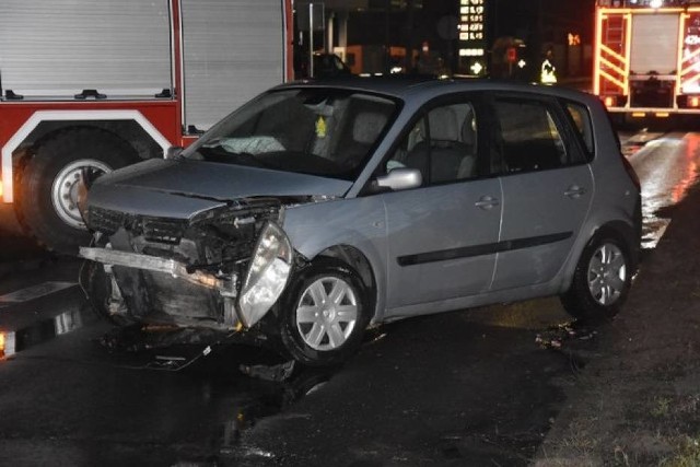 Cztery osoby zostały ranne w wypadku, do którego doszło w piątek wieczorem w Niechanowie pod Gnieznem.Kolejne zdjęcie --->