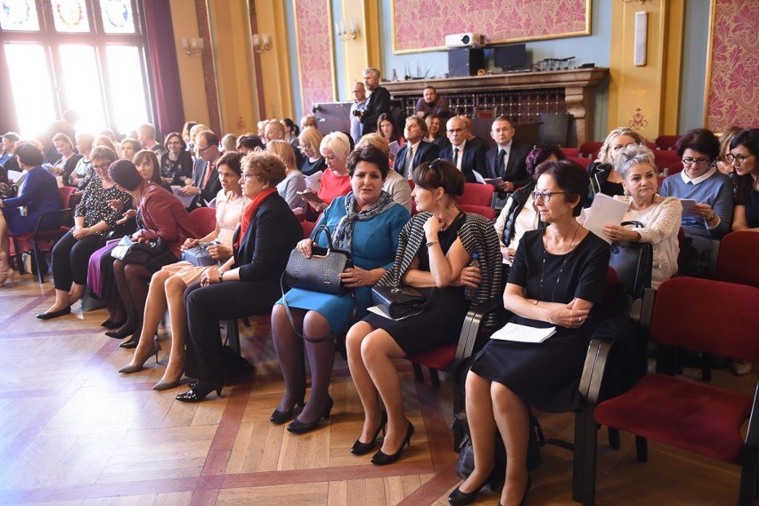 Toruń. Wręczenie nagród z okazji Dnia Nauczyciela. Zobaczcie zdjęcia!