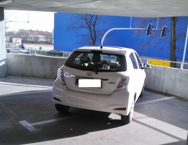 Autodrań na parkingu galerii Nova Park w Gorzowie