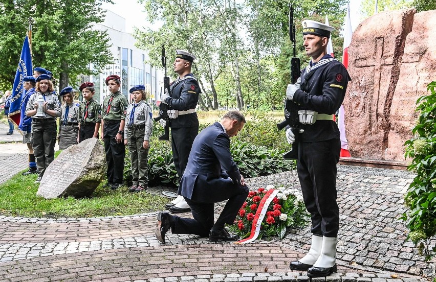 83. rocznica sowieckiej agresji na Polskę. Prezydent RP Andrzej Duda złożył w Gdyni wieniec przed pomnikiem „W Hołdzie Zesłańcom Sybiru”