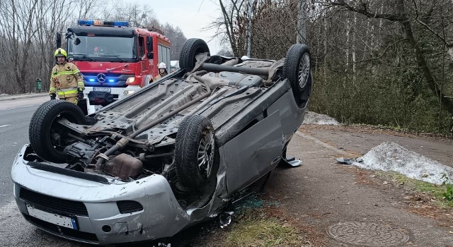 Na ul. Bielskiej w Bulowicach w ciągu drogi krajowej 52 doszło do zderzenia dwóch samochodów