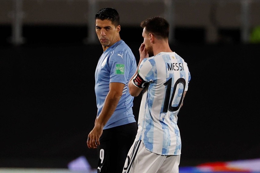 Urugwajczyk Luis Suarez i Argentyńczyk Lionel Messi