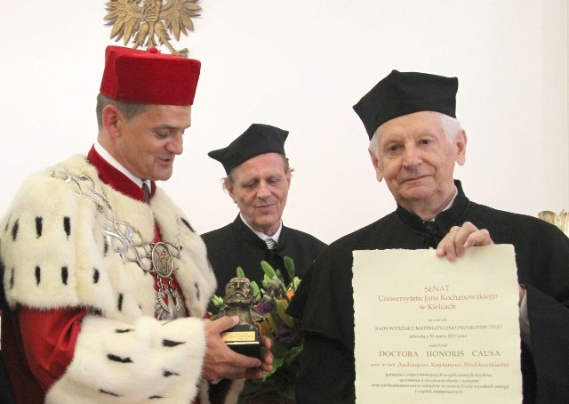Profesor Andrzej Kajetan Wróblewski został w czwartek doktorem honoris causa Uniwersytetu Jana Kochanowskiego w Kielcach.