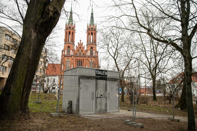 Miasto obiecało, że słynna toaleta publiczna w Parku Planty zostanie wreszcie otwarta 18 lutego, czyli w tę sobotę