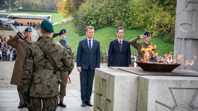 Marcin Ociepa ocenił, że „świadczy to o tym, że PO nie ma żadnej wizji Polski”. – Wygłaszają tylko tezy, które akurat w danym momencie są im potrzebne, żeby wygrać wybory – dodał.