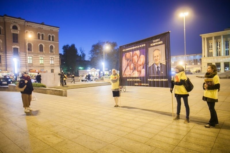 Pikieta przeciw aborcji przed Teatrem Wielkim [zdjęcia]
