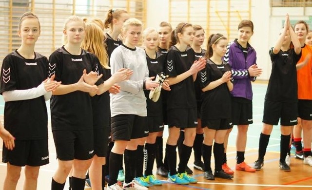 Powiatowe Centrum Sportu w StaszowieDaleszycka drużyna udanie zadebiutowała w rywalizacji seniorek.