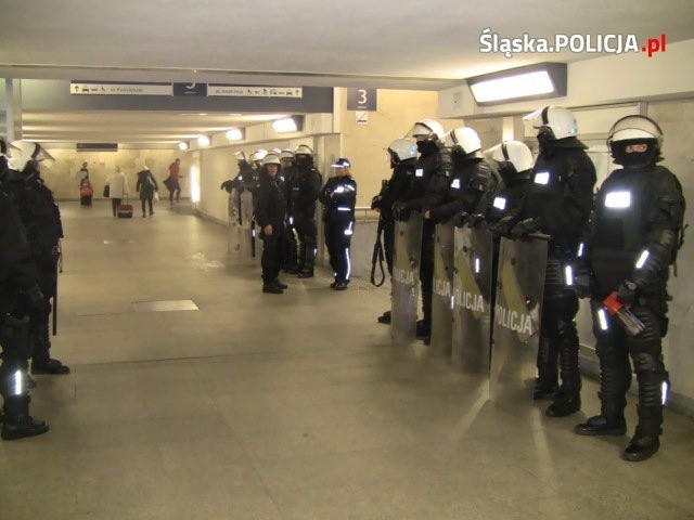 Ćwiczenia policji na dworcu w Katowicach