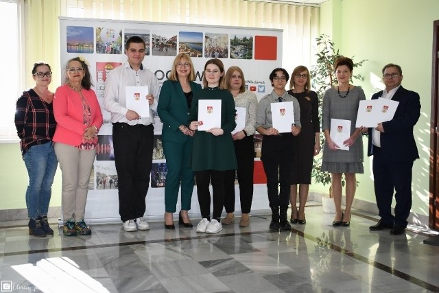 Uczniowie i nauczyciele z LMK Włocławek zostali uhonorowani dzień po Gali Wolontariatu, w ratuszu.