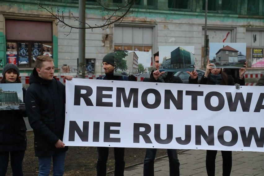 "Remontować - nie rujnować". Protest w obronie dawnego budynku hotelu Piast [WIDEO]