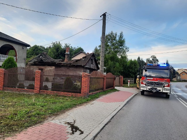 Pożar niezamieskznaego domu w Gowarczowie. Przyczyną było podpalenie?
