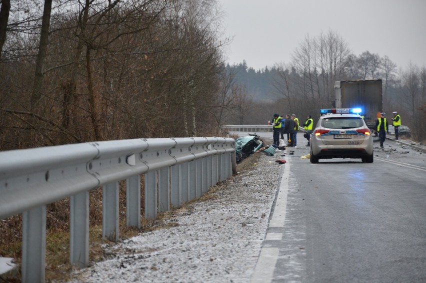 Tragiczny wypadek w Przyborowie. "Wjechali pod tira" [ZDJĘCIA, WIDEO]