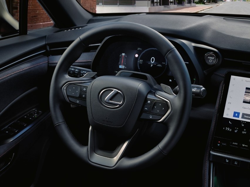 W okresie przedsprzedaży Lexus obniżył cenę bazowej wersji z...