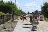 Remont drogi Konieczno-Modrzewie w gminie Włoszczowa. Budują chodnik. Zobaczcie zdjęcia