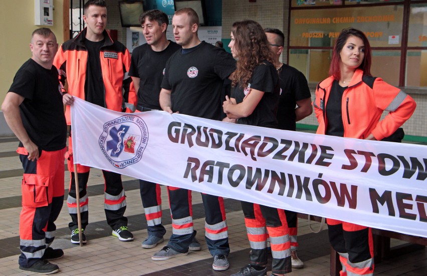 O godz. 12 rozpocznie się protest ratowników medycznych pod...