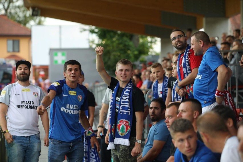 Kibice na meczu Puszcza Niepołomice - Sandecja Nowy Sącz