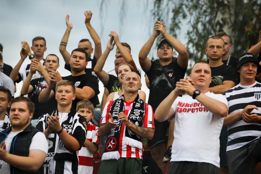 Kibice na meczu Puszcza Niepołomice - Sandecja Nowy Sącz