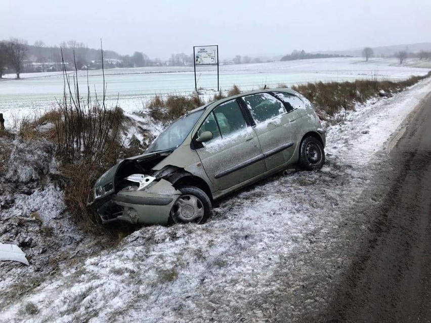 Bardzo ślisko. Kraksa za kraksą w powiecie bytowskim. Noga z...