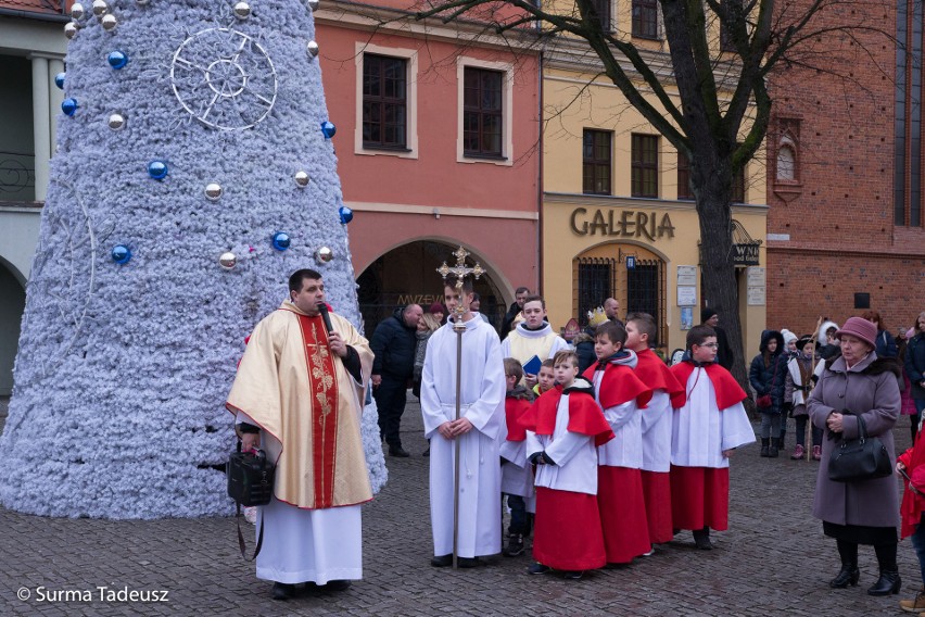 Orszak Trzech Króli wokół stargardzkiej kolegiaty [ZDJĘCIA]