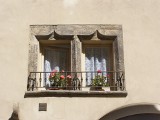 Stare okna w domu - jak zadbać o ich szczelność