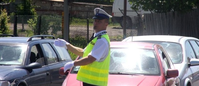 Tak ruchem kieruje najlepszy w województwie policjant "drogówki&#8221;, starszy sierżant Krzysztof Sobczyk z Komendy Miejskiej Policji w Kielcach.