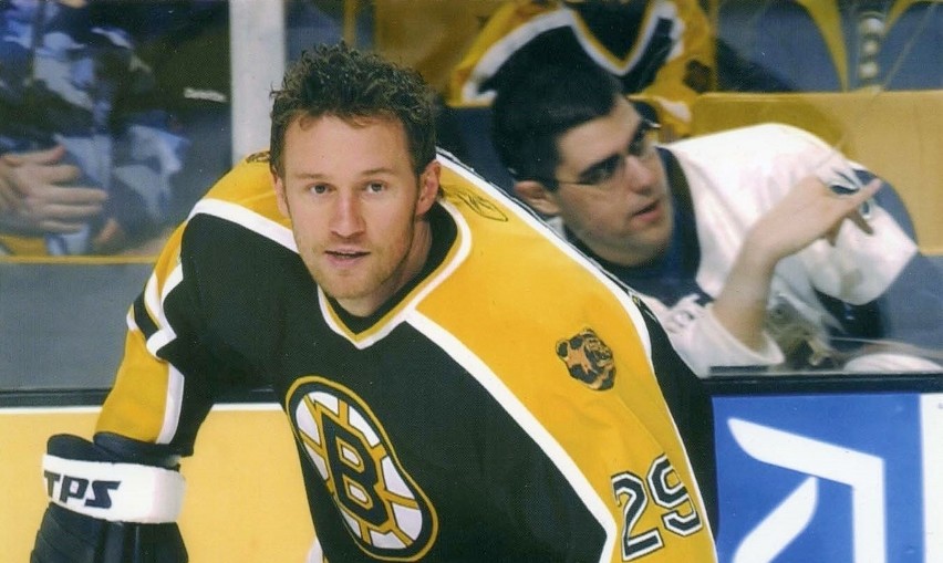 Mariusz Czerkawski w barwach Boston Bruins.