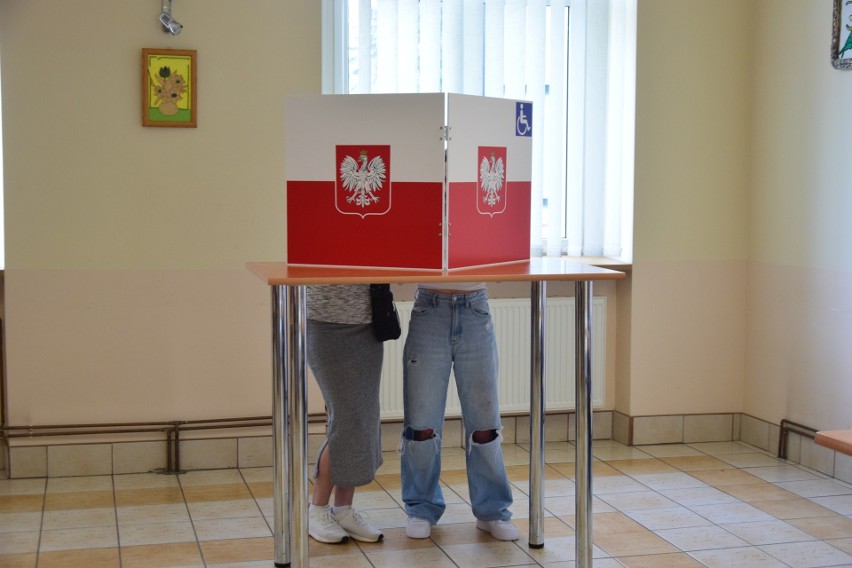 Wybory 2024. Mieszkańcy gminy Nowa Dęba wybierają burmistrza i radnych. Zobaczcie zdjęcia z głosowania 